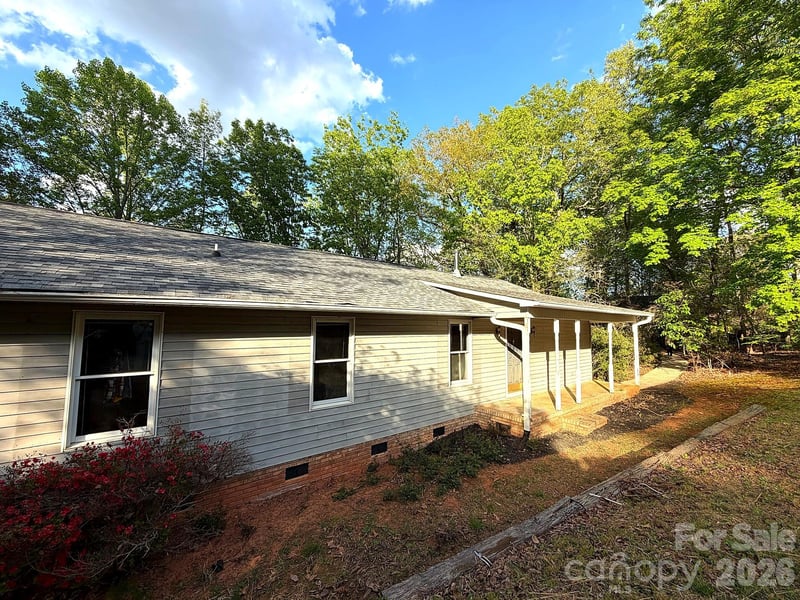 42484 Moonshine Dr, New London, NC 28127
