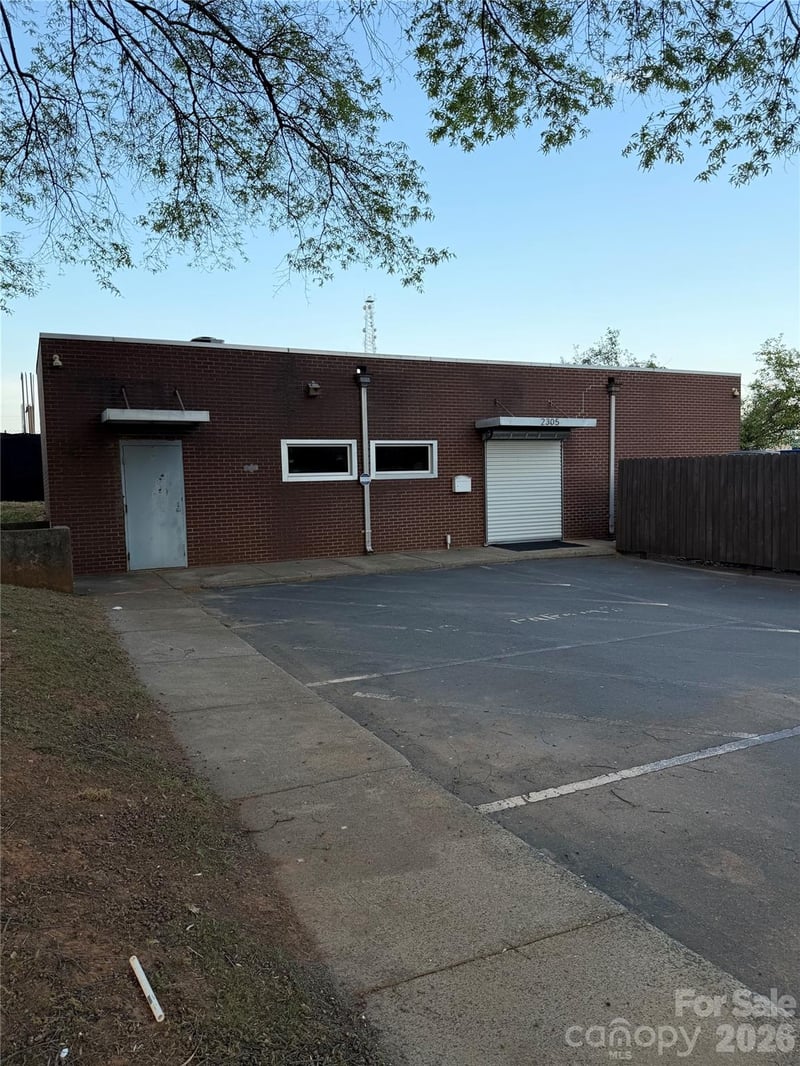 2305 Morehead St, Charlotte, NC 28208