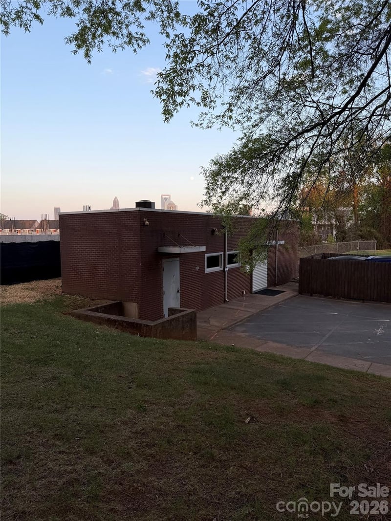 2305 Morehead St, Charlotte, NC 28208