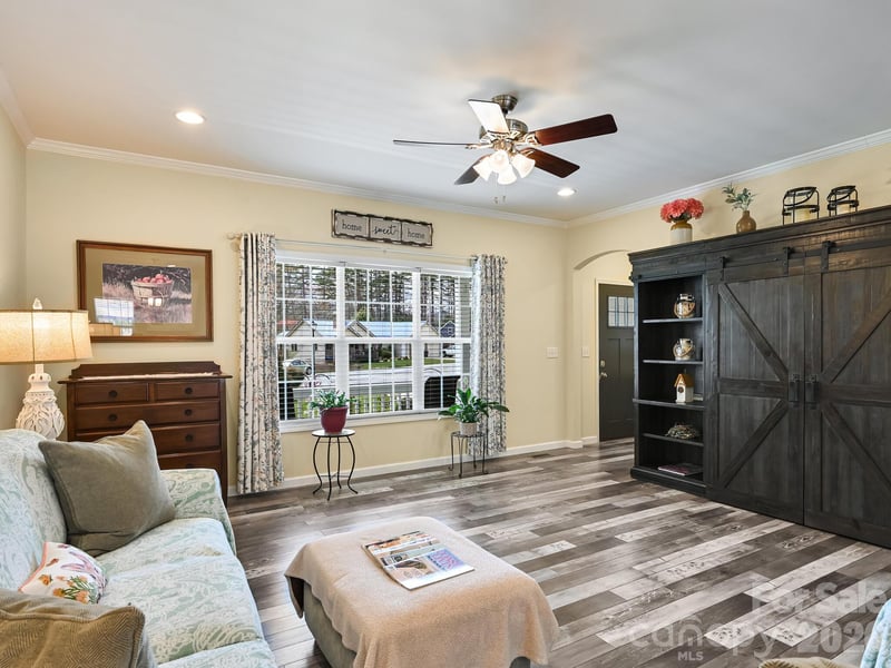 241 West Sunset Ridge Dr, Etowah, NC 28729