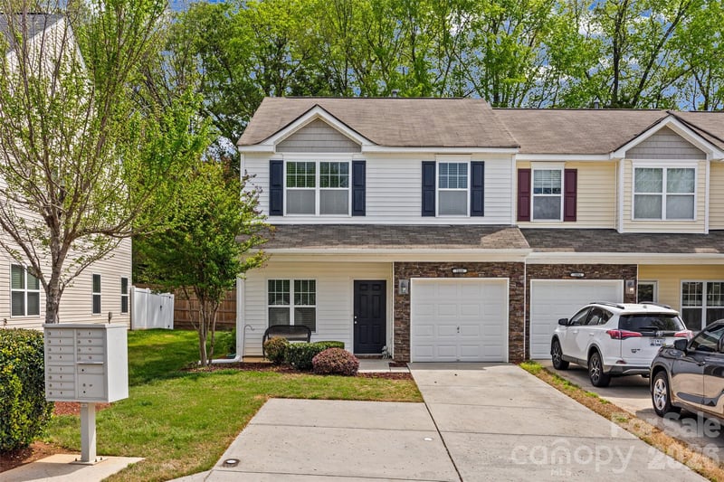 2086 Shady Pond Dr, Lake Wylie, SC 29710