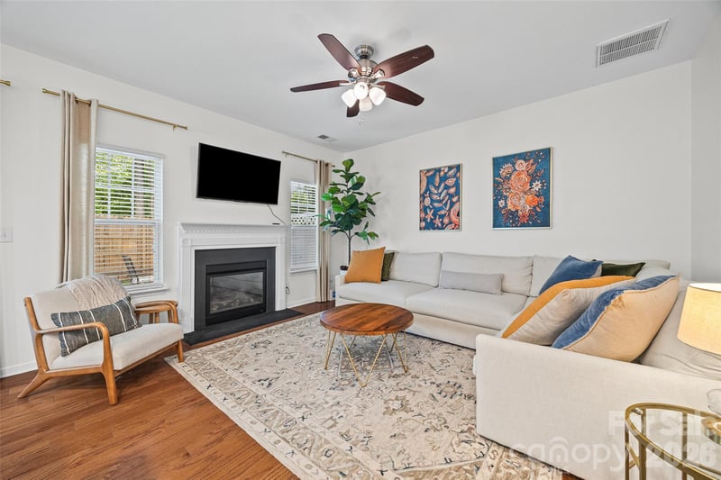 2086 Shady Pond Dr, Lake Wylie, SC 29710