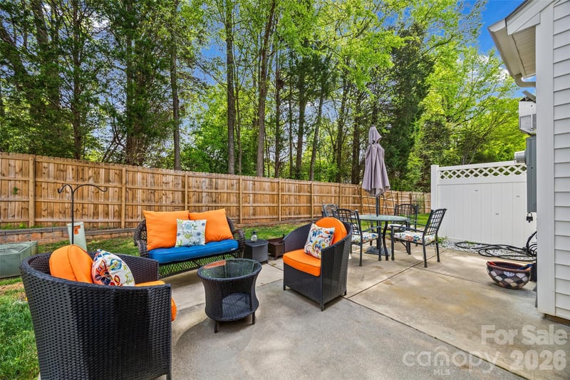 2086 Shady Pond Dr, Lake Wylie, SC 29710