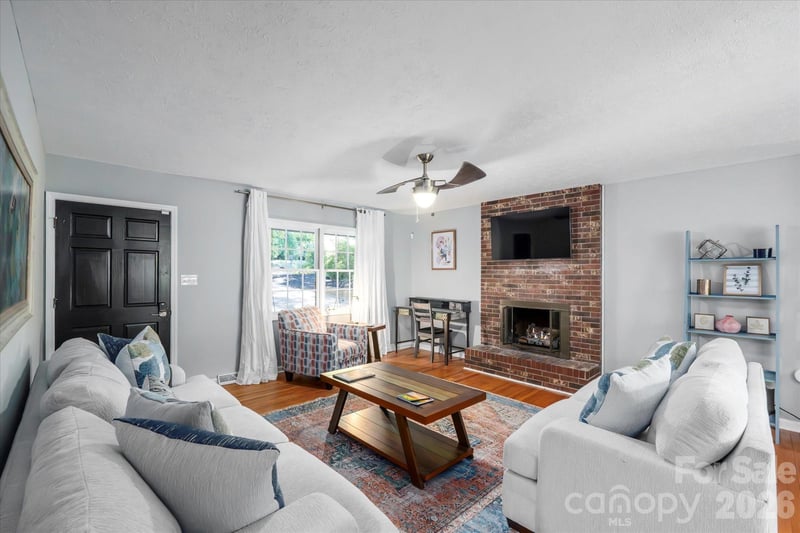 23 Springwood Dr, Asheville, NC 28805