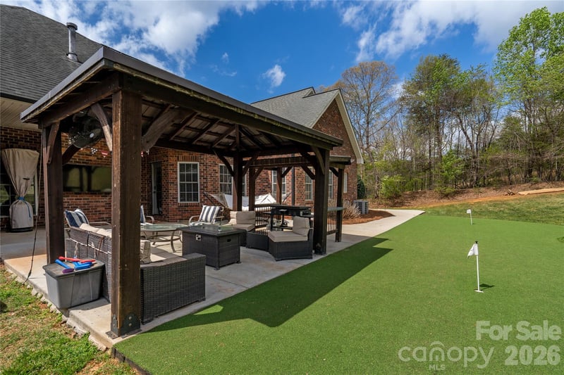 2472 Genelia Dr, Claremont, NC 28610