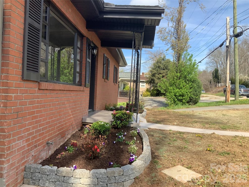 258 New Leicester Hw, Asheville, NC 28806