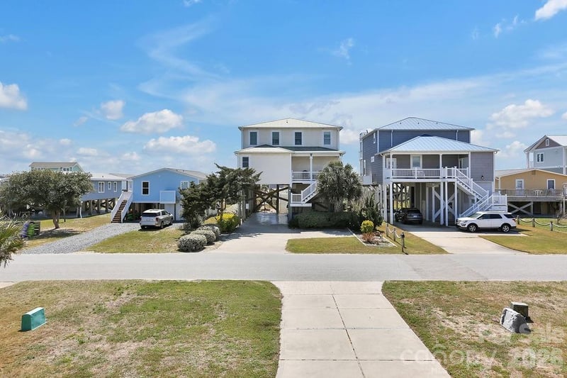 118 Dolphin Dr, Oak Island, NC 28465