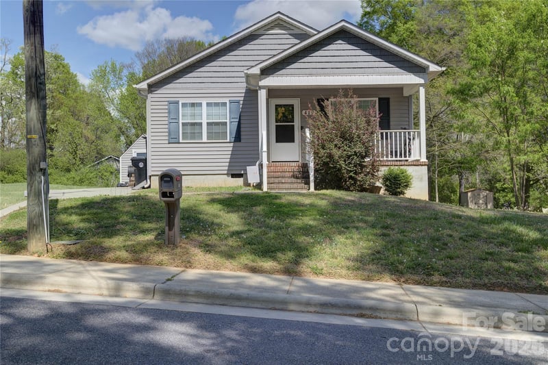 419 Academy St, Mooresville, NC 28115