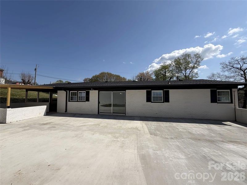 202 Woodward Ave, Morganton, NC 28655