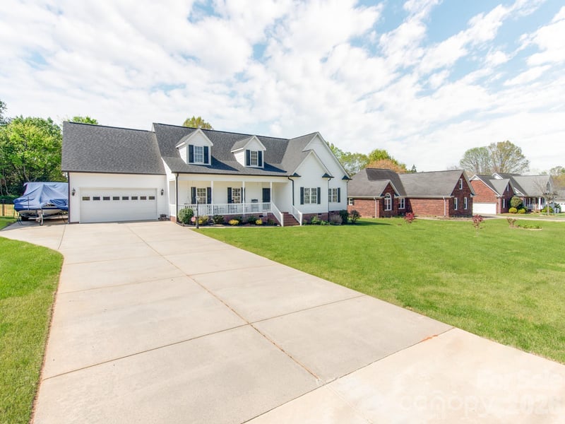 2261 Stallings Rd, Harrisburg, NC 28075