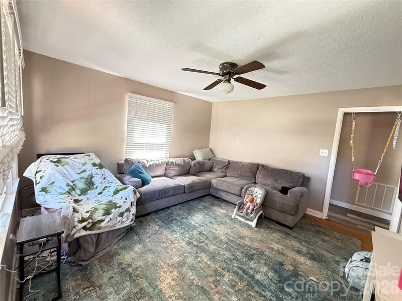 103 Regina Dr, Morganton, NC 28655