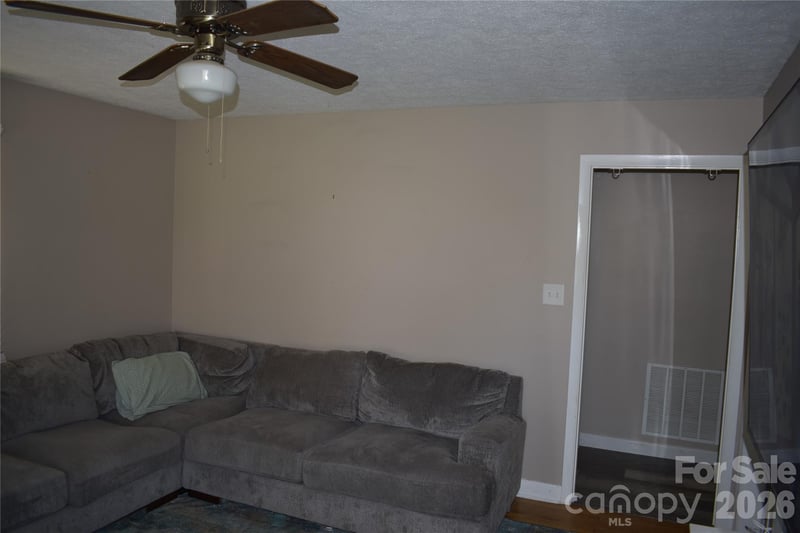 103 Regina Dr, Morganton, NC 28655