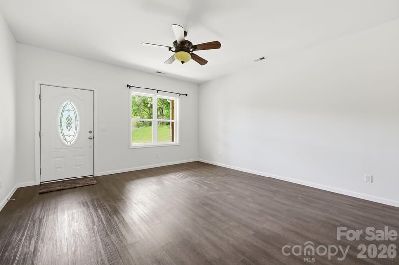 10 Scarlett Ridge Dr, Marshall, NC 28753
