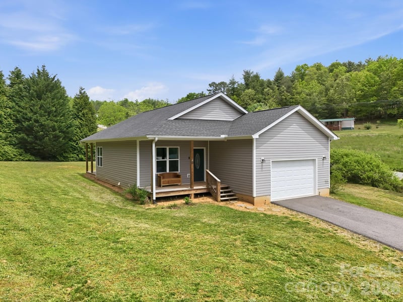 10 Scarlett Ridge Dr, Marshall, NC 28753
