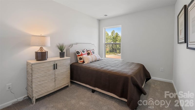 19 Caroline Valley Ln, Hendersonville, NC 28792