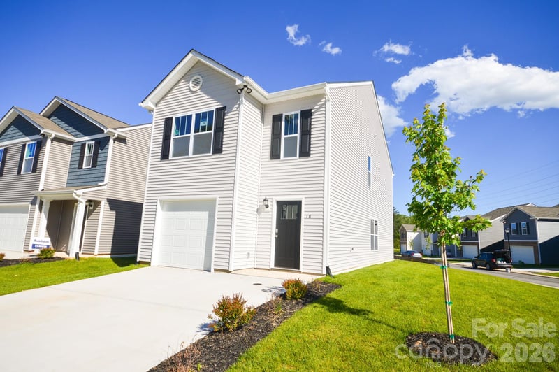 19 Caroline Valley Ln, Hendersonville, NC 28792