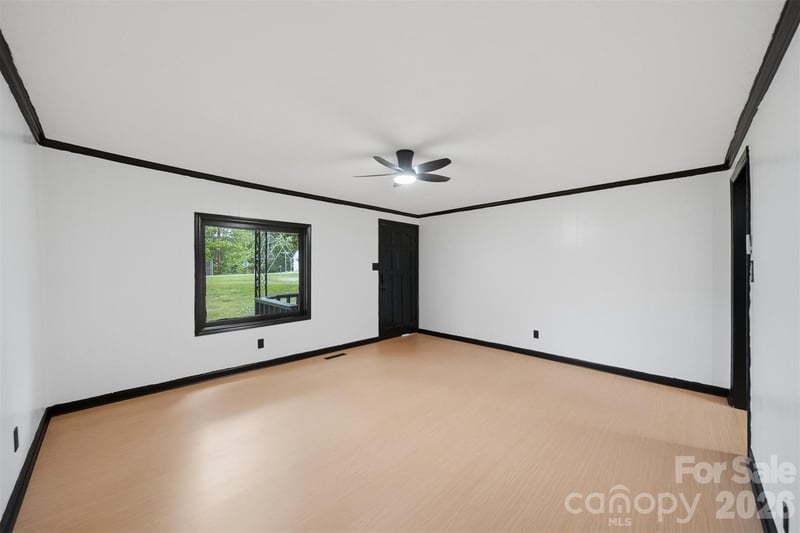 201 Cape Hickory Rd, Hickory, NC 28601