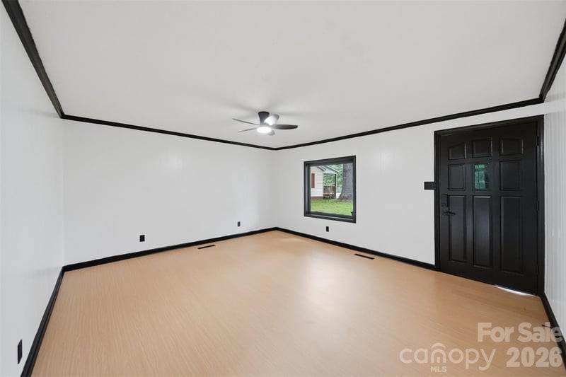 201 Cape Hickory Rd, Hickory, NC 28601
