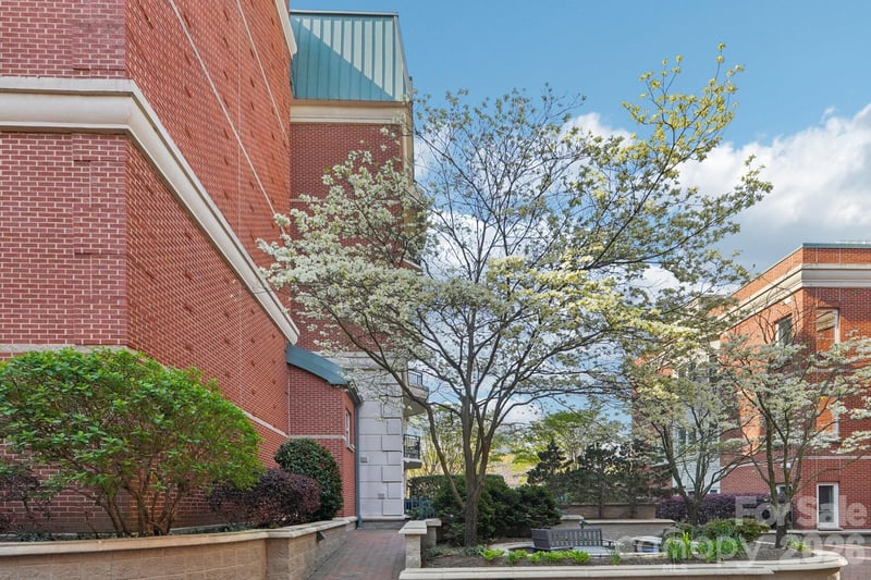 401 N Church St #408, Charlotte, NC 28202