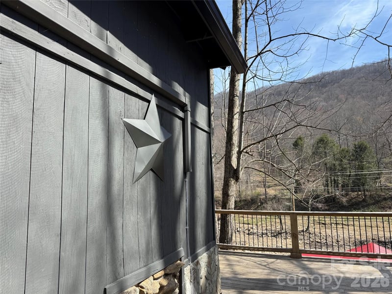 88 Mountain Farm Rd, Burnsville, NC 28714