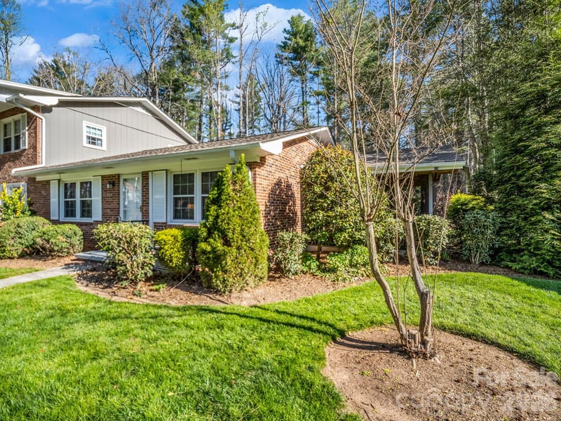 101 Boyd Dr #2A, Flat Rock, NC 28731