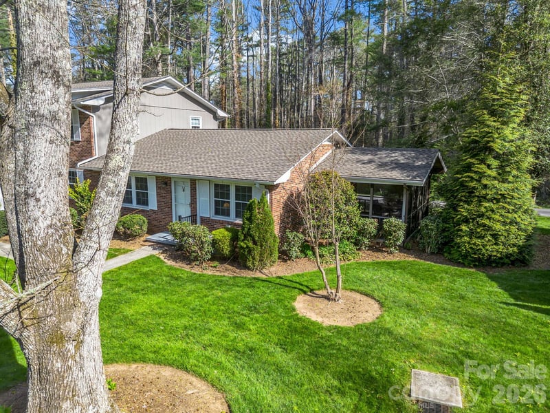 101 Boyd Dr #2A, Flat Rock, NC 28731