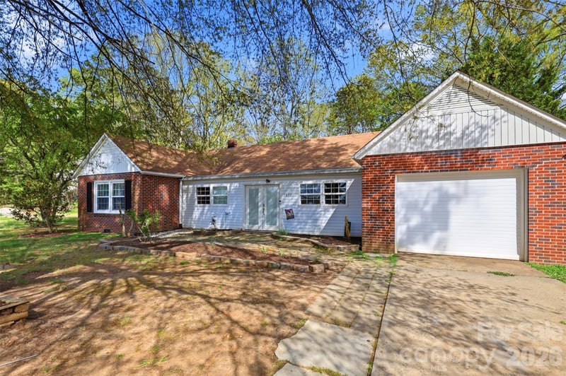 2670 Olivers Cross Rd, Newton, NC 28658