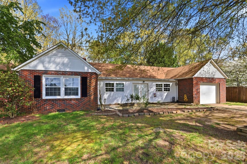 2670 Olivers Cross Rd, Newton, NC 28658