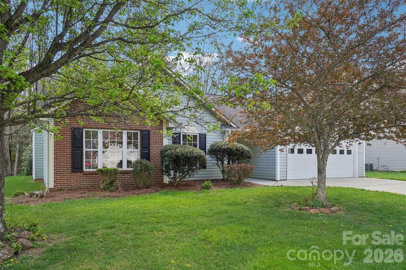 414 Glensprings Dr, Fletcher, NC 28732