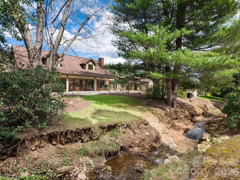 356 Curtis Creek Rd, Candler, NC 28715