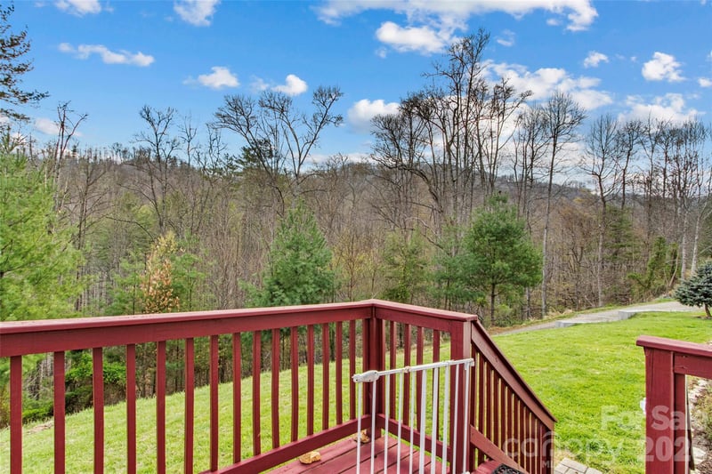 155 Thunderstruck Rg, Burnsville, NC 28714