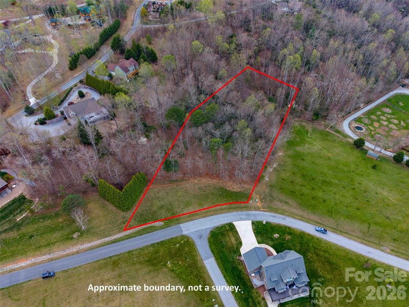 340 Grand Oaks Dr, Hendersonville, NC 28792