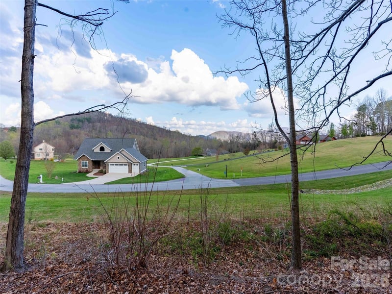 340 Grand Oaks Dr, Hendersonville, NC 28792