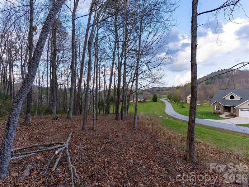 340 Grand Oaks Dr, Hendersonville, NC 28792