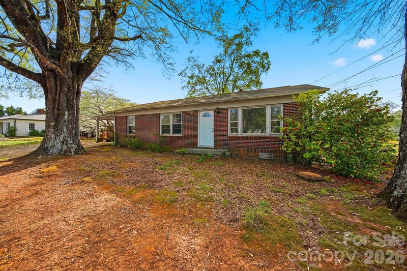 2610 20th Street Ln, Hickory, NC 28601