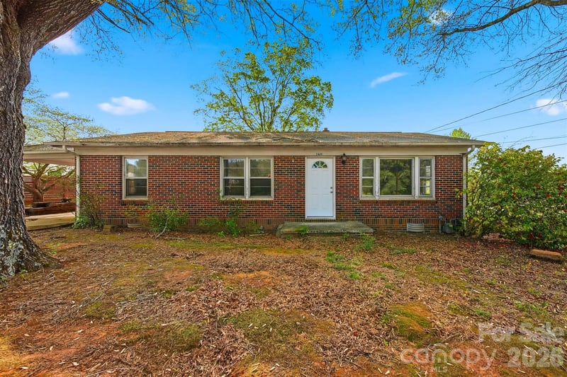 2610 20th Street Ln, Hickory, NC 28601