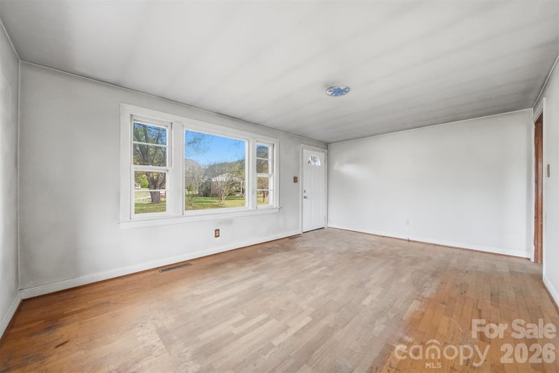2610 20th Street Ln, Hickory, NC 28601