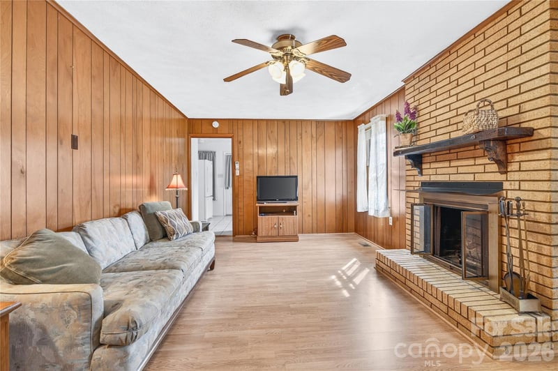 821 Woods Dr, Statesville, NC 28677