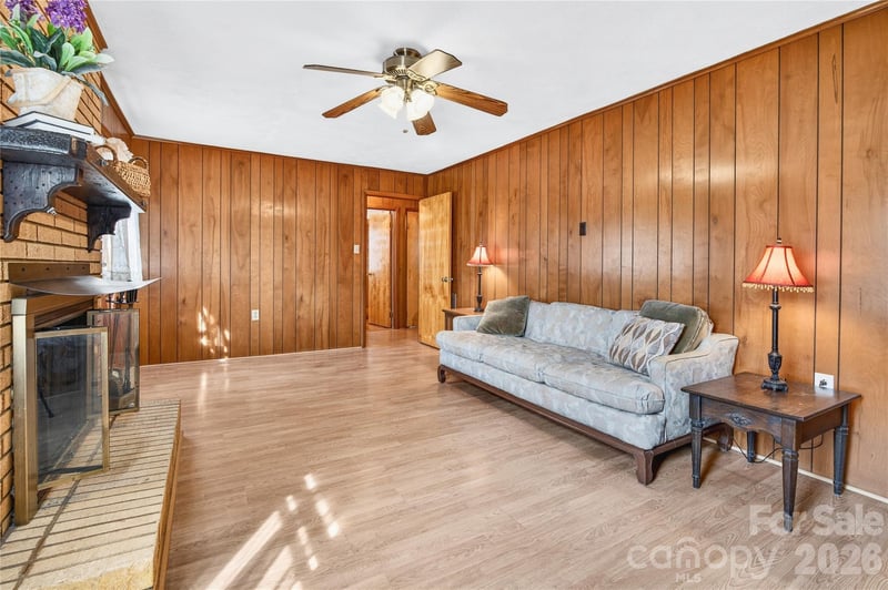 821 Woods Dr, Statesville, NC 28677