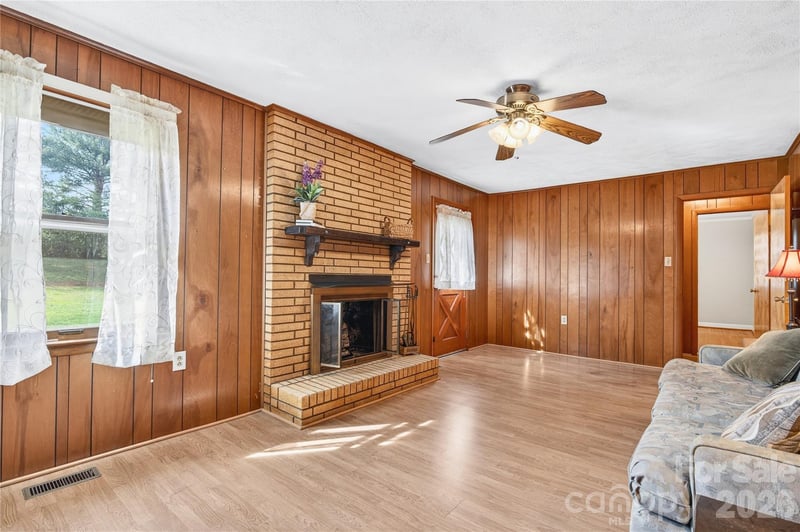 821 Woods Dr, Statesville, NC 28677
