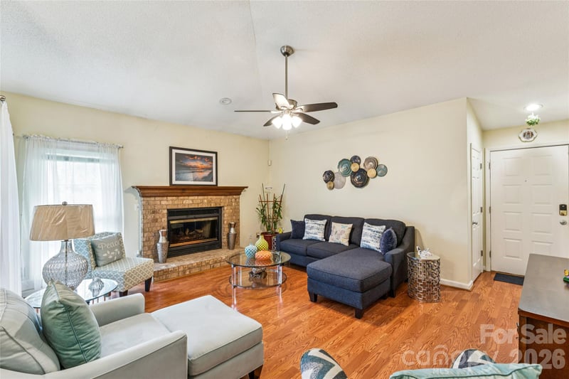 5812 Harris Grove Ln, Charlotte, NC 28212