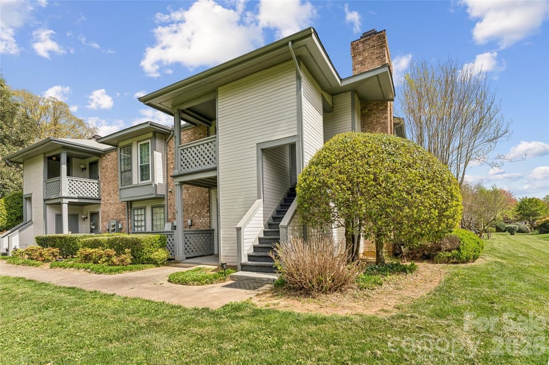5812 Harris Grove Ln, Charlotte, NC 28212