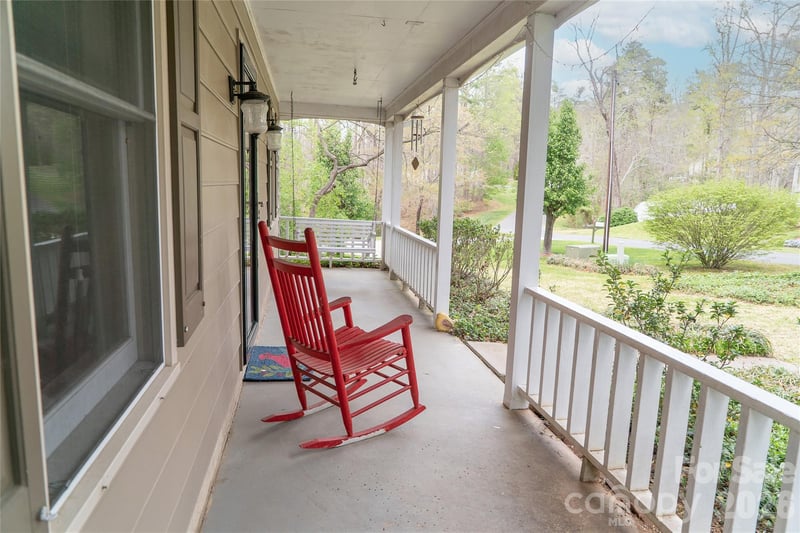 3153 Village Dr, Morganton, NC 28655