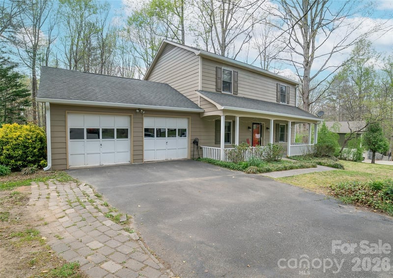 3153 Village Dr, Morganton, NC 28655