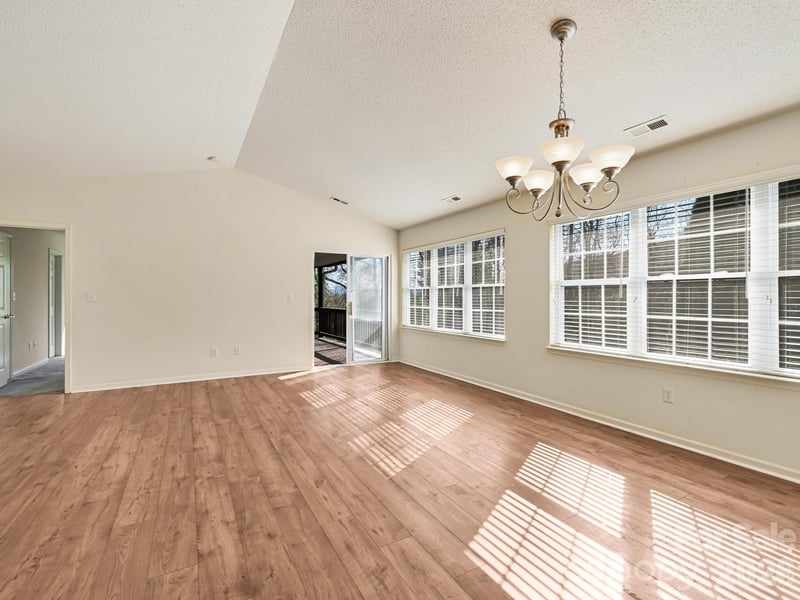 72 Creeks End Cir, Mills River, NC 28759