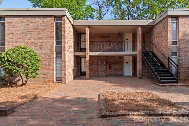 1739 Hawthorne Rd, Winston Salem, NC 27103