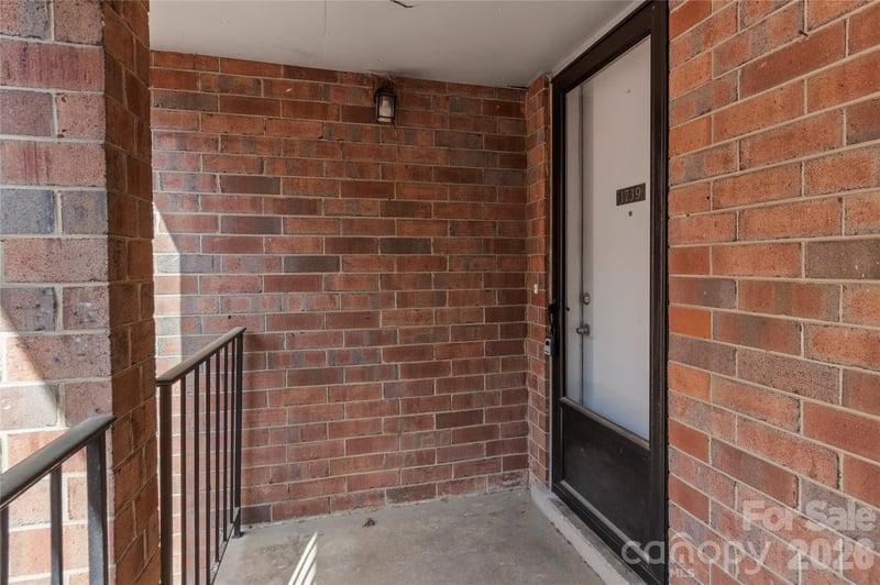 1739 Hawthorne Rd, Winston Salem, NC 27103