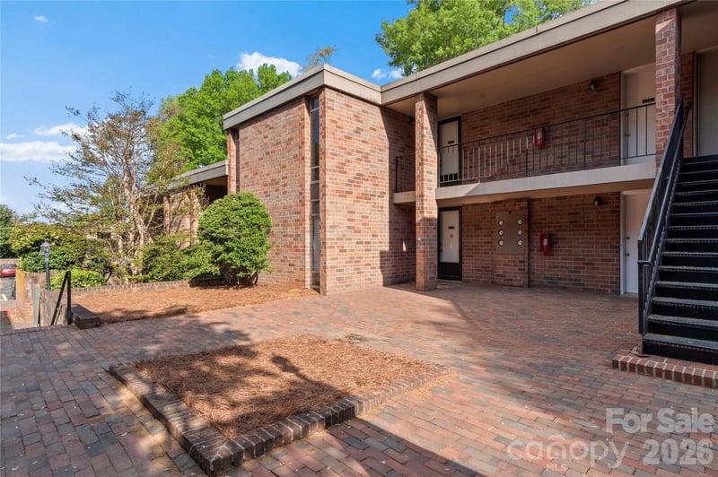 1739 Hawthorne Rd, Winston Salem, NC 27103