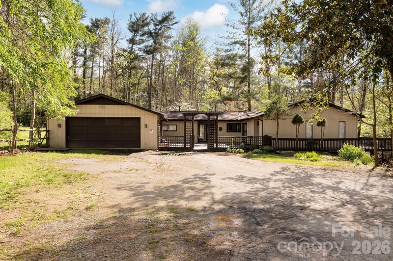 111 Hidden Pond Ln, Asheville, NC 28804