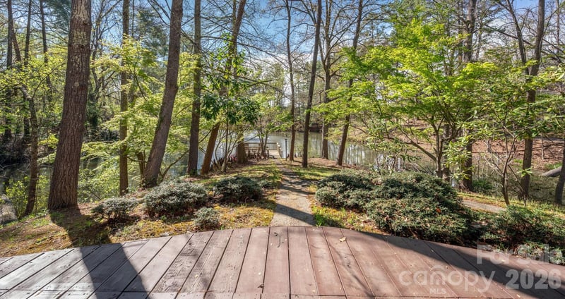 111 Hidden Pond Ln, Asheville, NC 28804